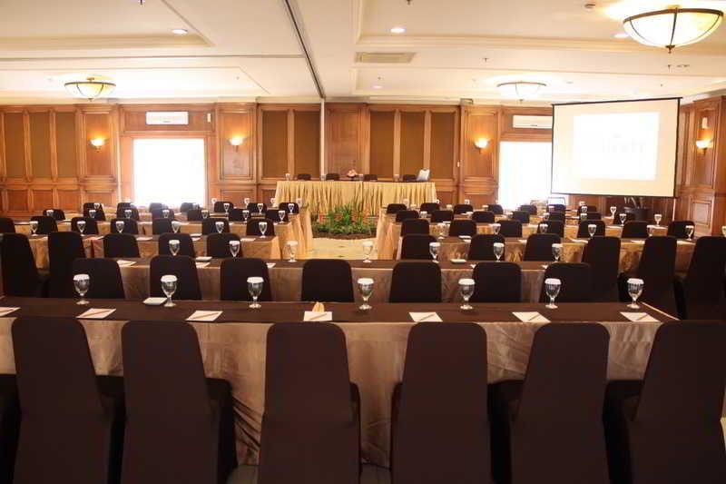 בנדונג The Majesty Hotel מראה חיצוני תמונה