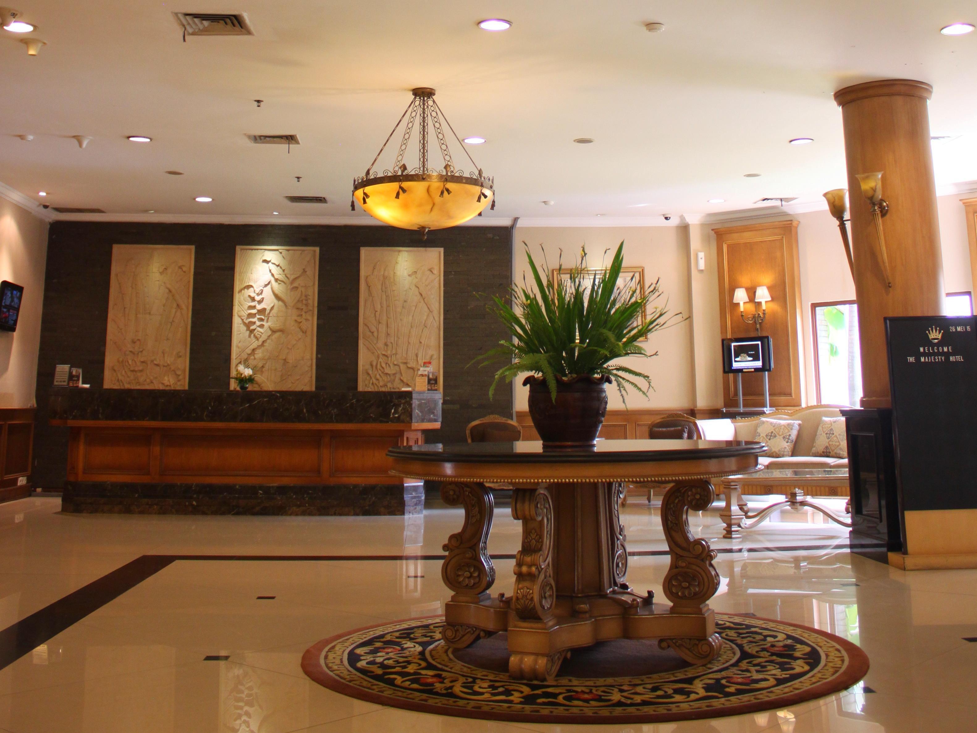 בנדונג The Majesty Hotel מראה חיצוני תמונה