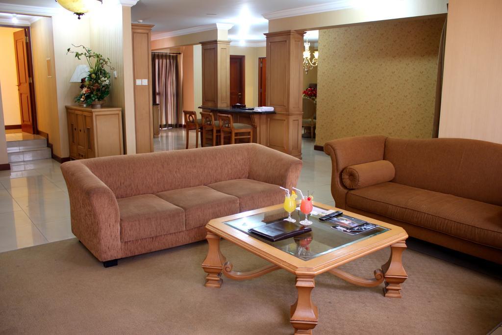בנדונג The Majesty Hotel מראה חיצוני תמונה