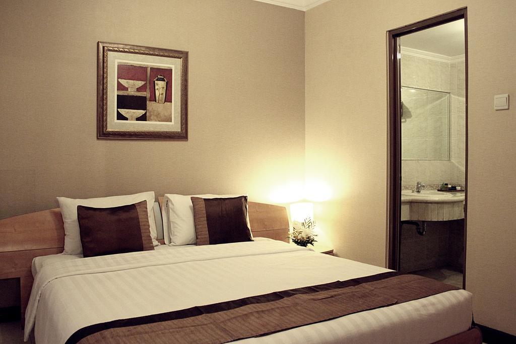 בנדונג The Majesty Hotel מראה חיצוני תמונה