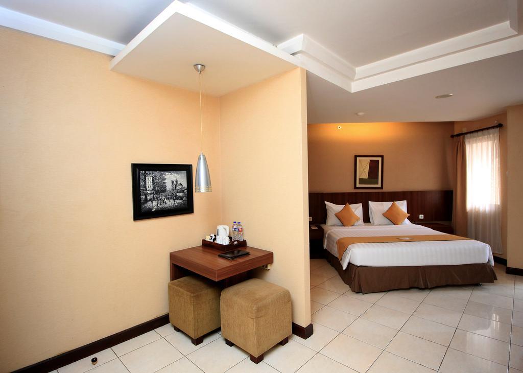 בנדונג The Majesty Hotel מראה חיצוני תמונה