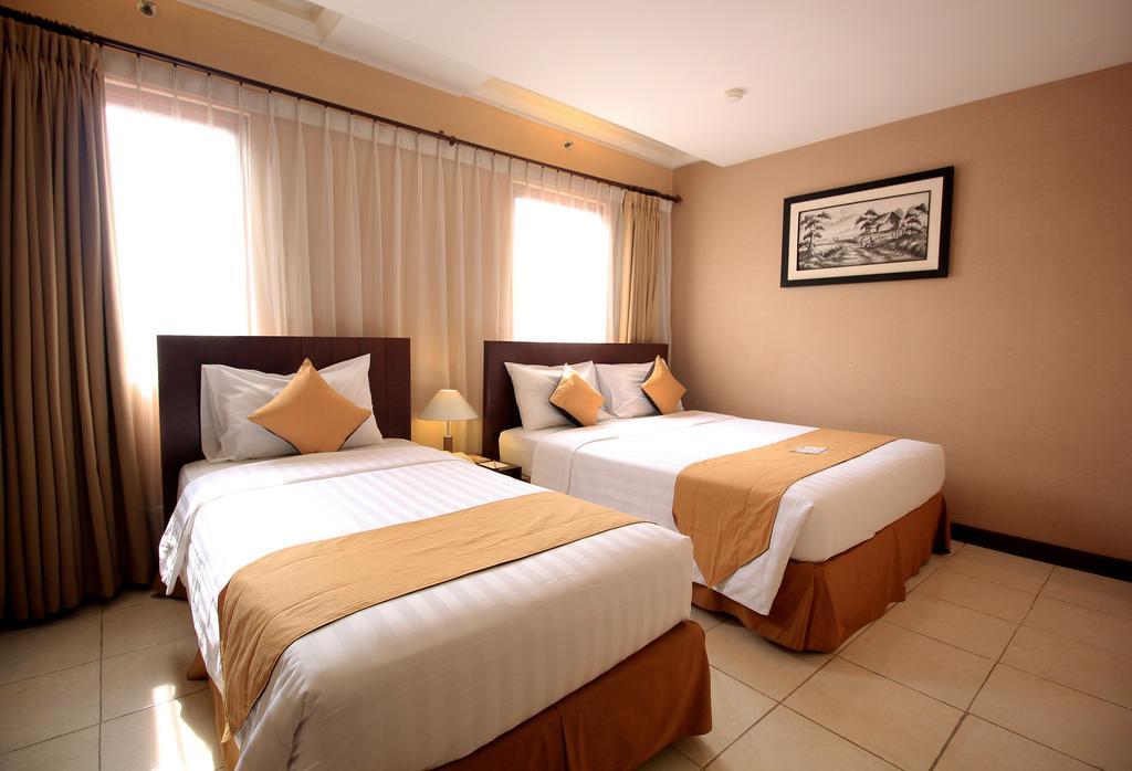 בנדונג The Majesty Hotel מראה חיצוני תמונה