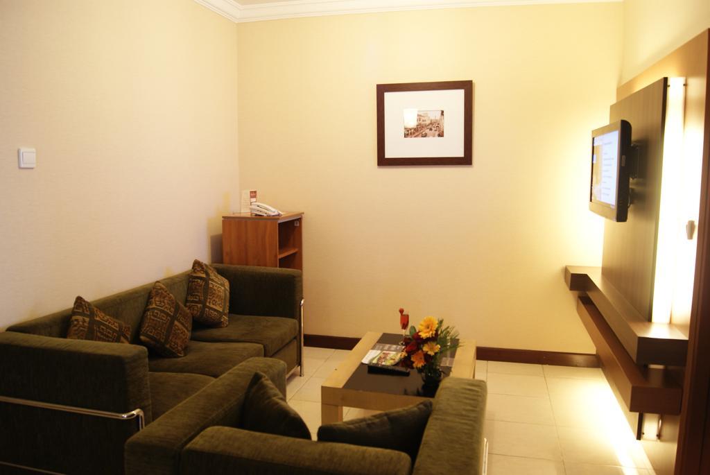 בנדונג The Majesty Hotel מראה חיצוני תמונה