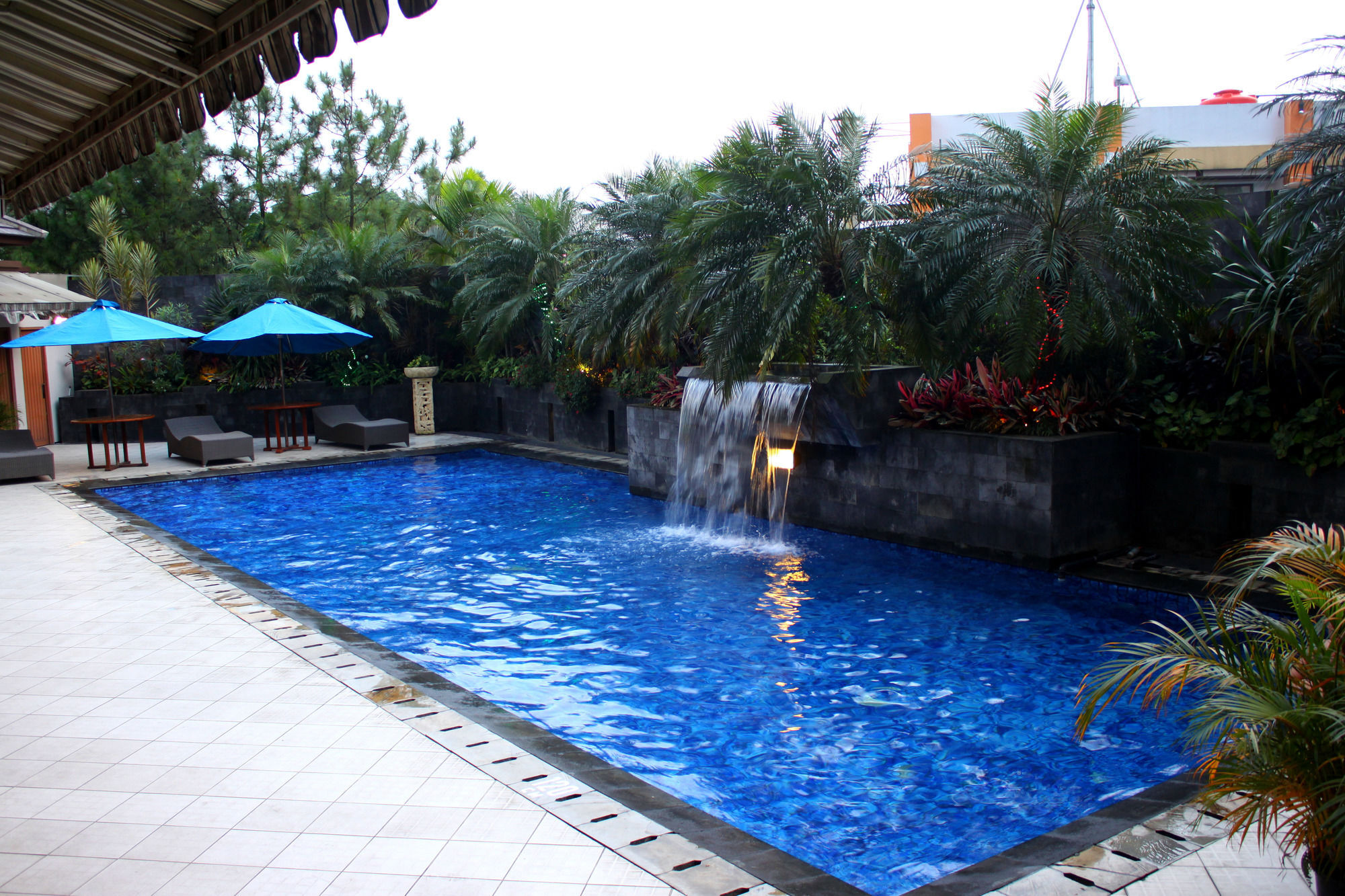 בנדונג The Majesty Hotel מראה חיצוני תמונה