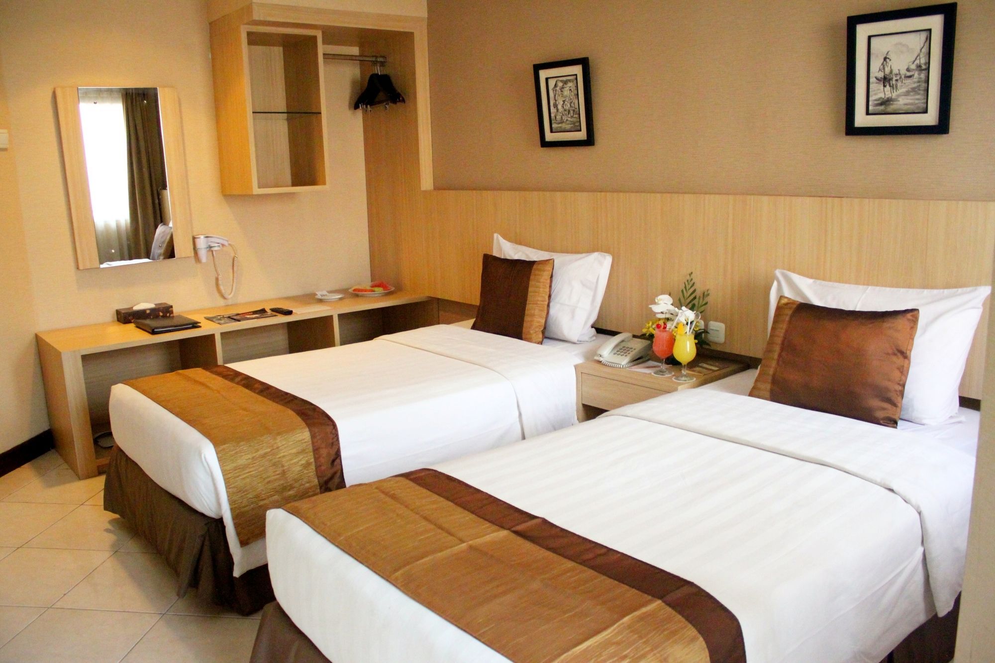 בנדונג The Majesty Hotel מראה חיצוני תמונה