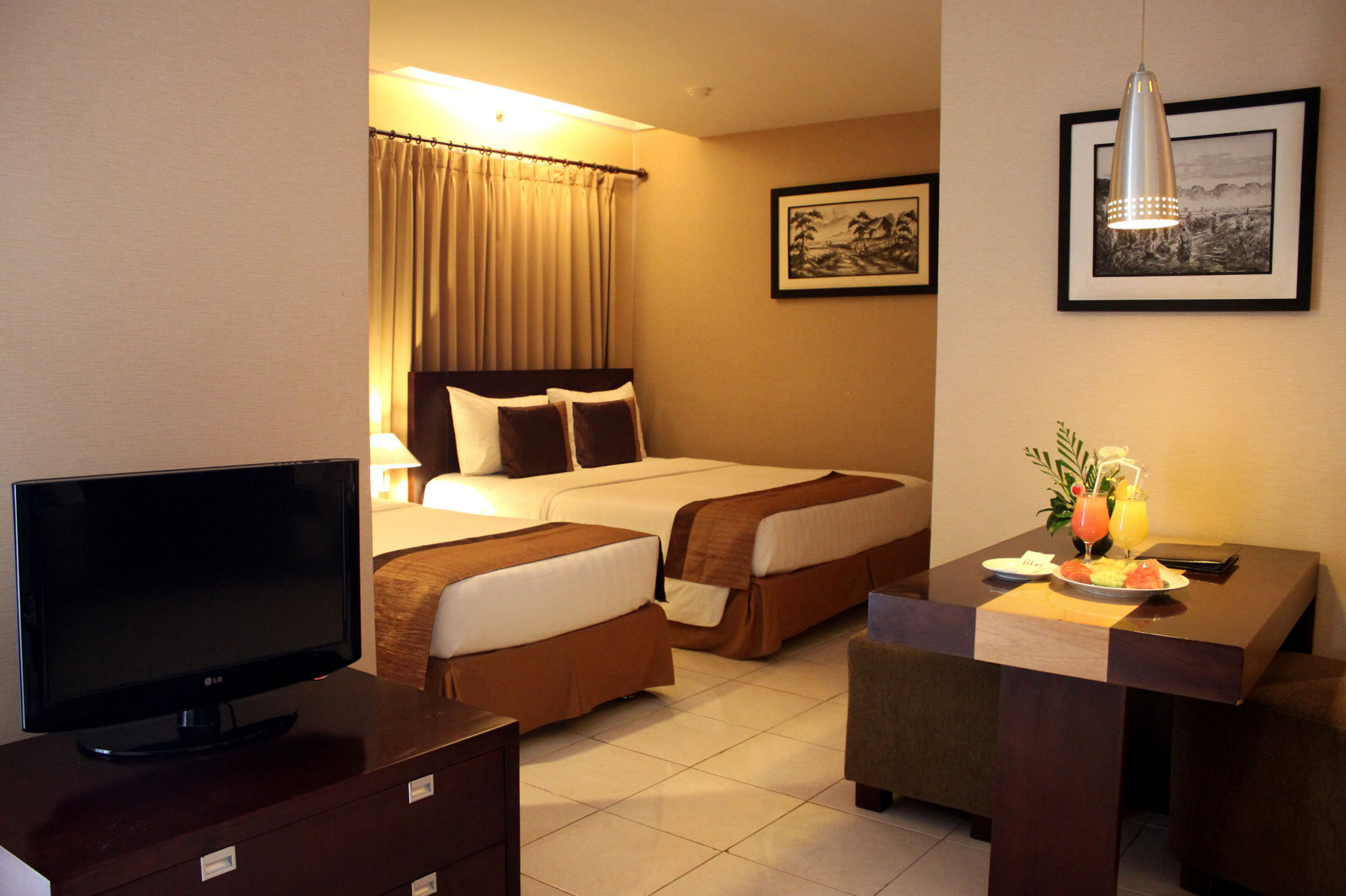 בנדונג The Majesty Hotel מראה חיצוני תמונה