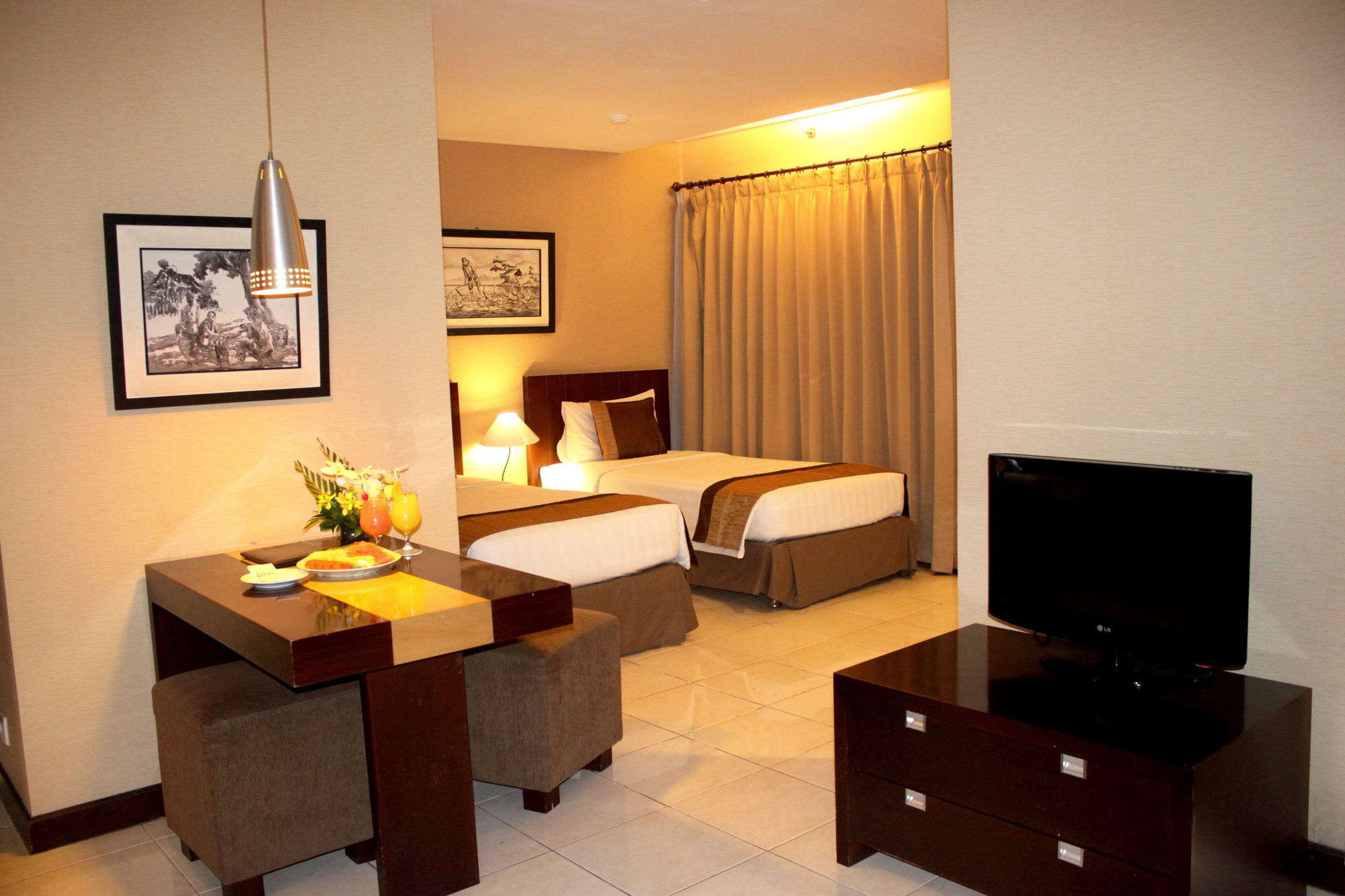 בנדונג The Majesty Hotel מראה חיצוני תמונה
