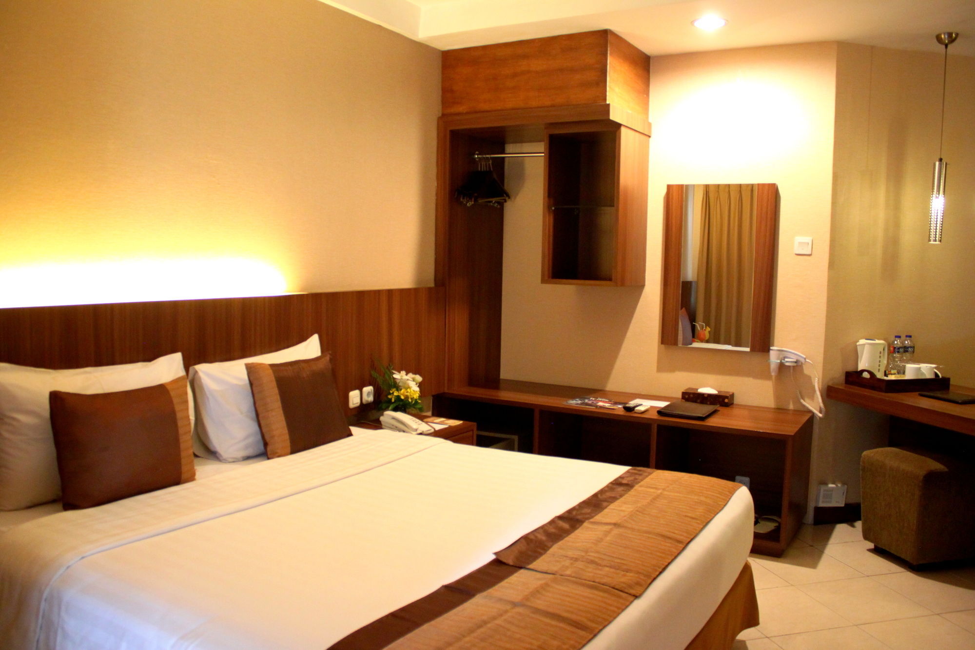 בנדונג The Majesty Hotel מראה חיצוני תמונה