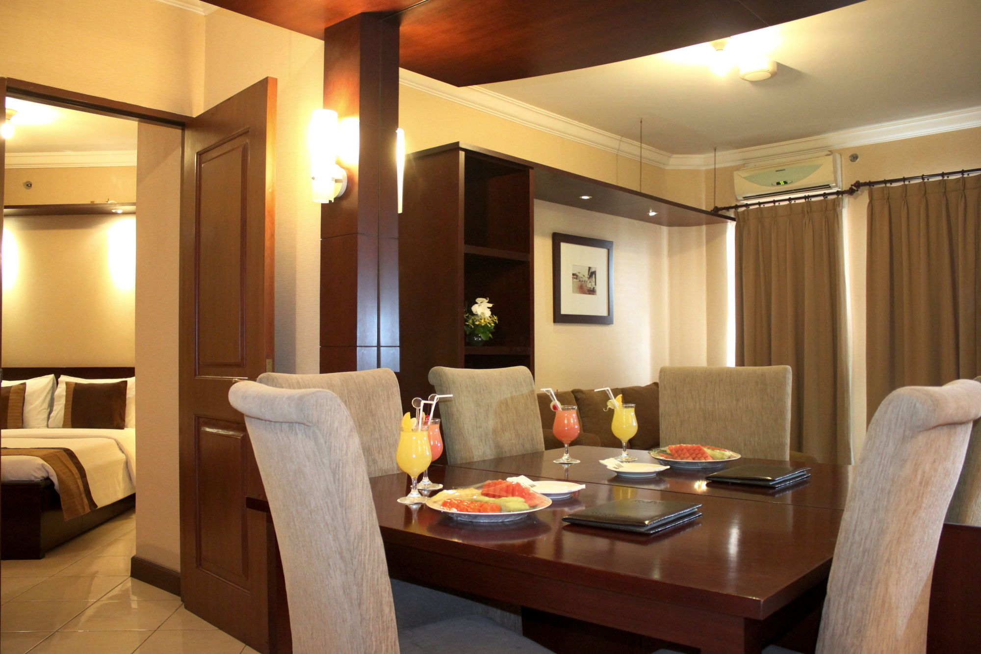 בנדונג The Majesty Hotel מראה חיצוני תמונה